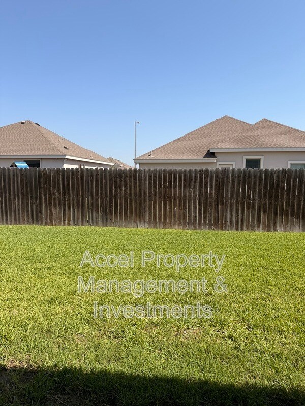 Building Photo - 418 Gonzalez Dr