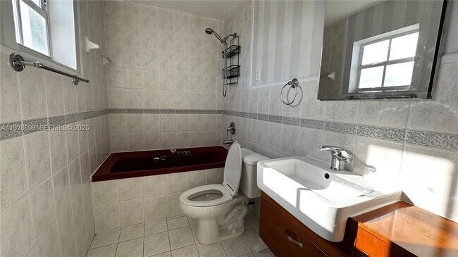 Building Photo - 7825 NE Bayshore Ct