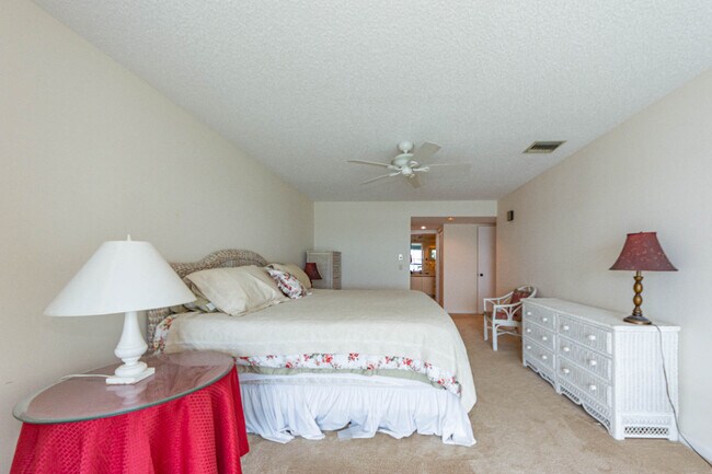 Building Photo - 1840 Tarpon Ln