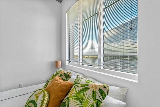 Building Photo - 300 S Australian Ave