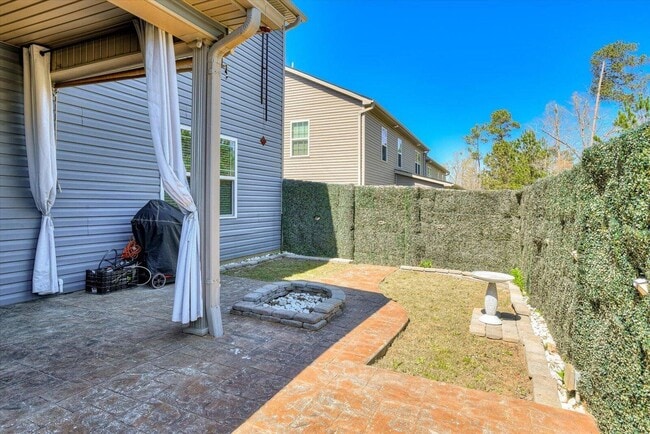 Building Photo - 685 Red Cedar Ct