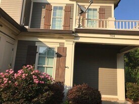 Building Photo - 1100 Augusta Dr