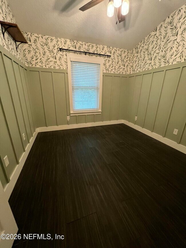 Building Photo - 1115 Main St