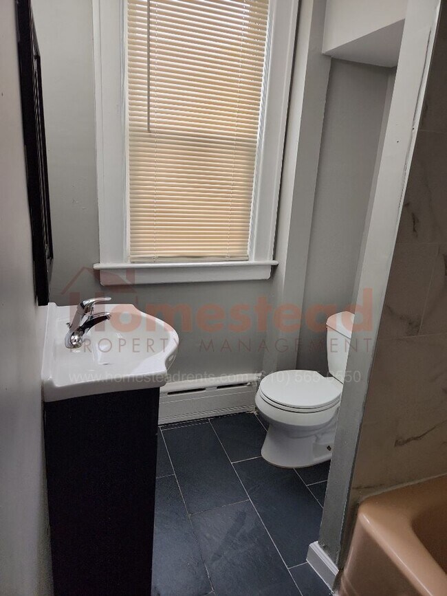 Building Photo - 5 BEDROOM HOME FOR RENT IN COLLINGDALE!