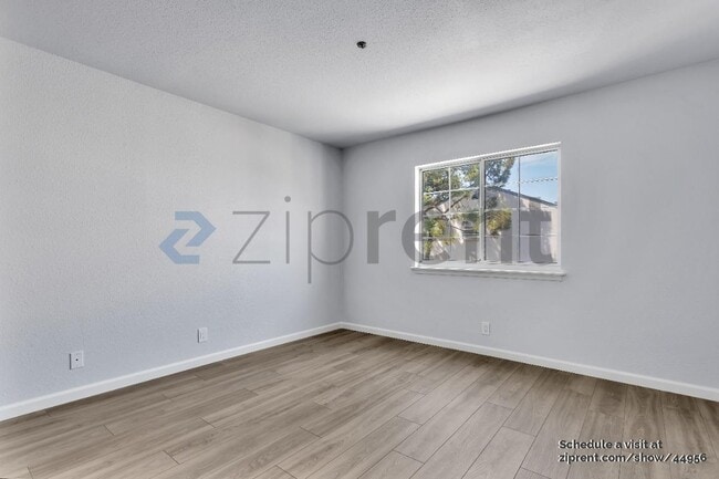 Building Photo - 1026 San Luis Cir
