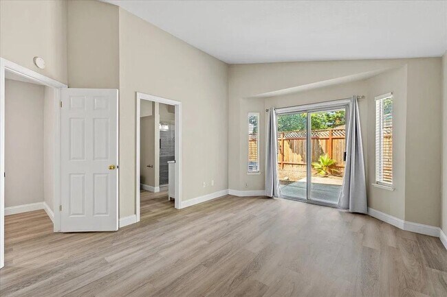 Building Photo - Updated Contemporary 3 Bed / 2 Bath Home w...