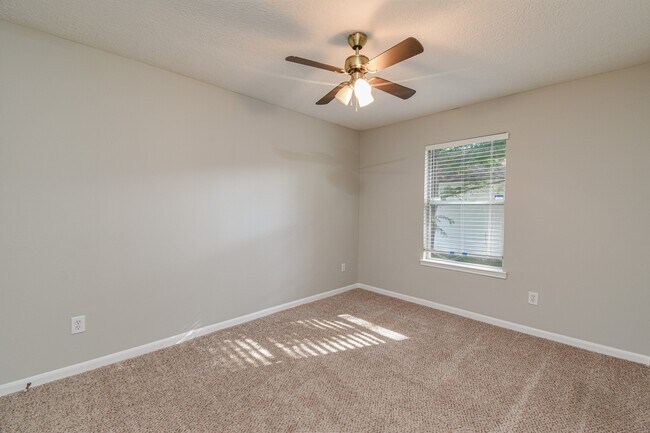 Building Photo - 5500 N Buffalo Cir