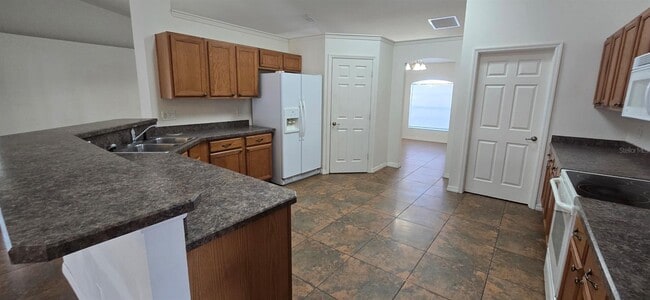 Building Photo - 9995 SW 41st Ave