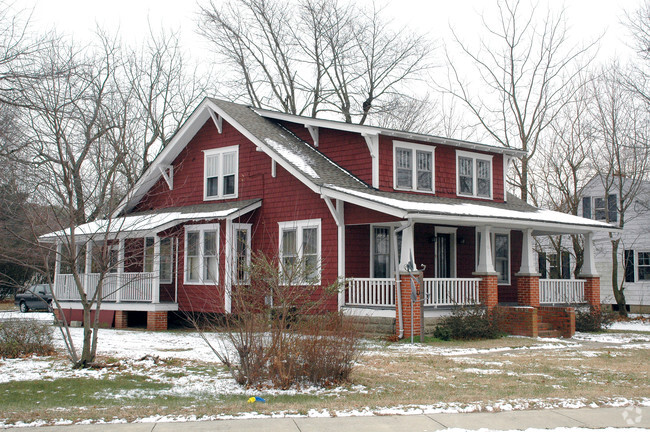 Primary Photo - Victorian Apartments