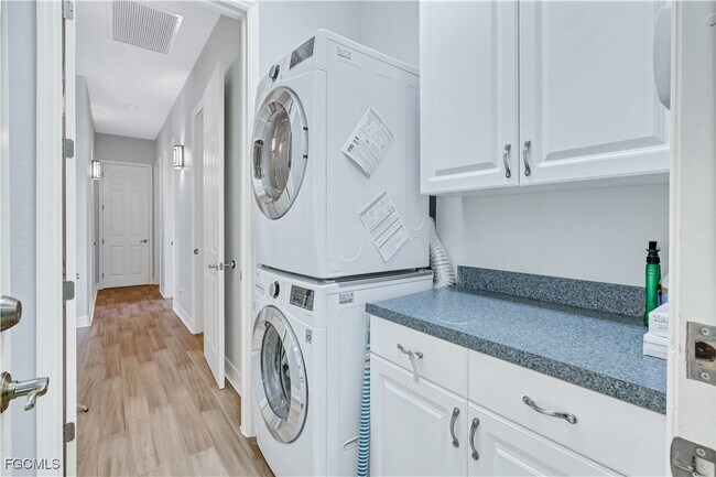 Building Photo - 2730 NW 42nd Pl