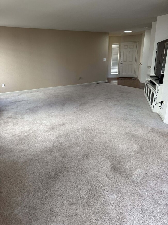 Building Photo - Beautiful Golf Course Home for Rent – Dayton, NV