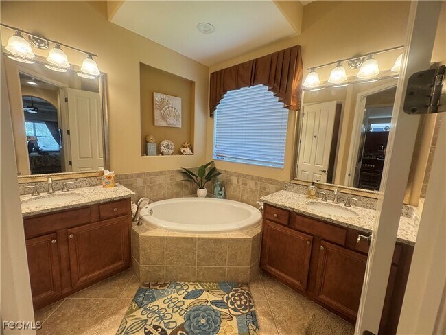 Building Photo - 8661 Mercado Ct