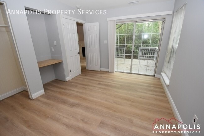 Building Photo - 906 Windwhisper Ln