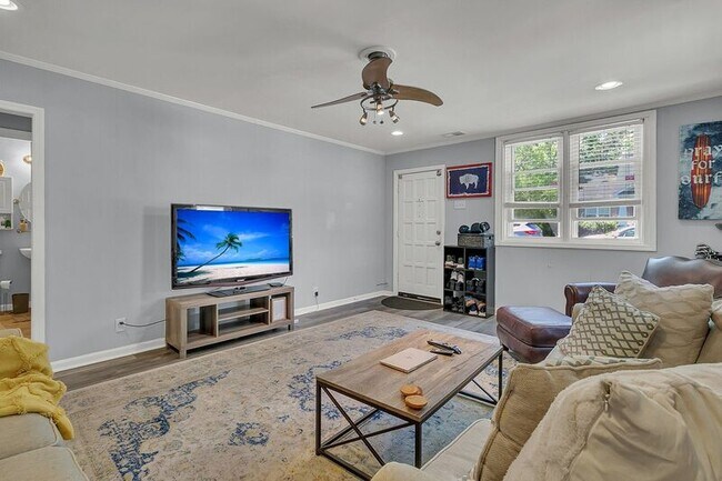 Building Photo - 1442 Agatha St