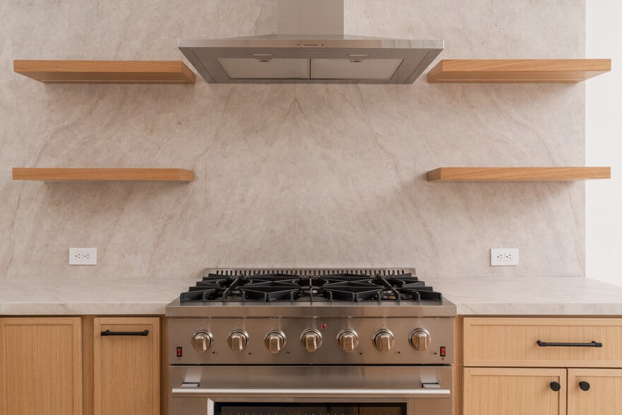 Building Photo - 1931 Sunset Plaza Dr