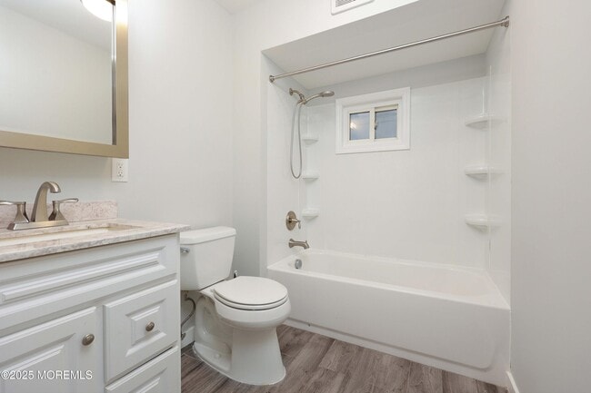 Building Photo - 811 Shore Concourse