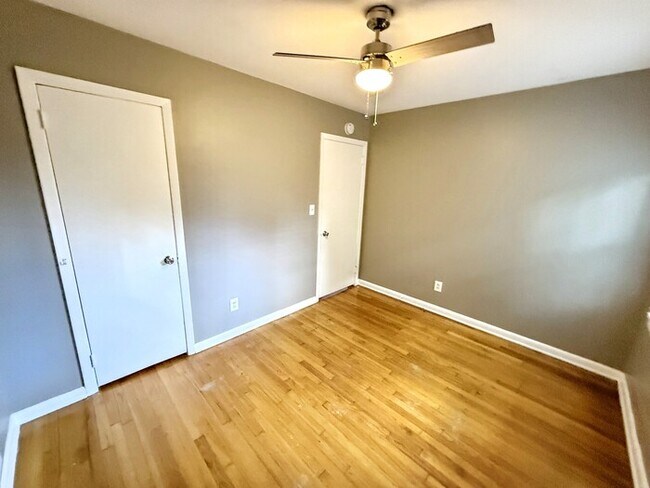Building Photo - 5830 Walnut Grove Rd