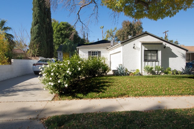 Building Photo - 5711 Rhea Ave