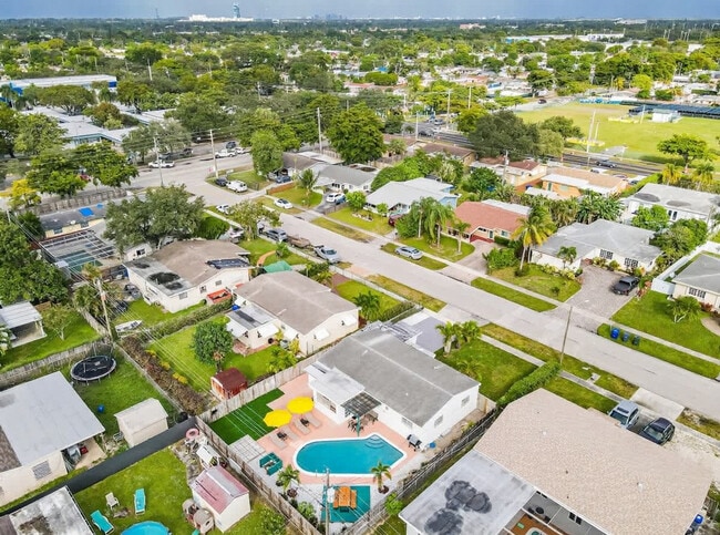 Building Photo - 730 N 72nd Terrace