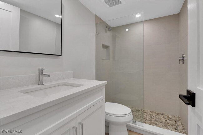 Building Photo - 12945 Vanderbilt Dr
