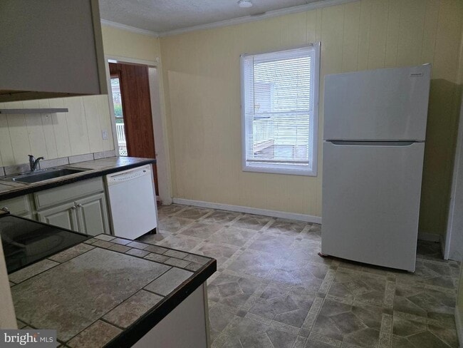 Building Photo - 239 Belleview Ave