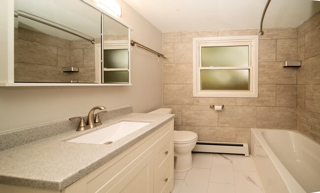 Building Photo - 559 Gatewood Dr