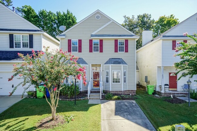 Building Photo - Gorgeous Three Bedroom Home!