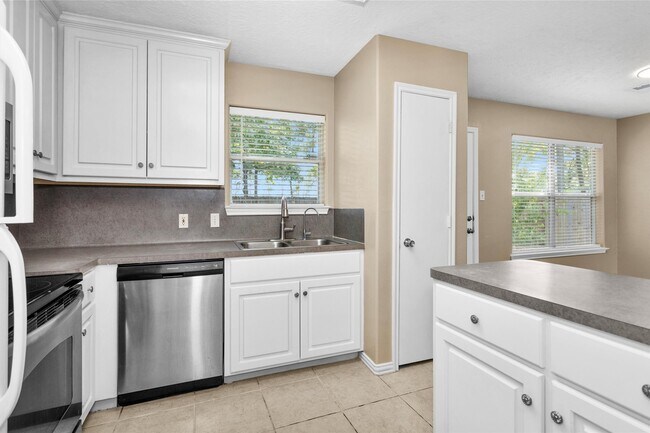 Building Photo - 16396 Many Trees Ln