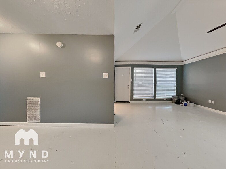Building Photo - 22911 Garden Canyon Dr