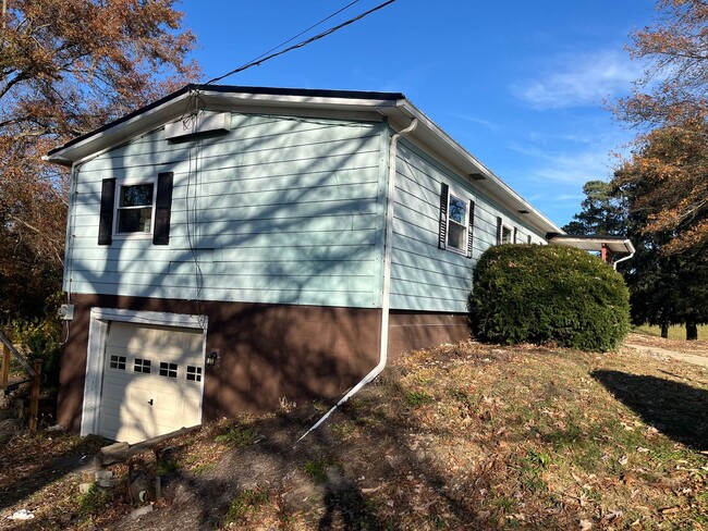 Building Photo - Charming 4-Bedroom, 2-Bath Ranch Home in L...