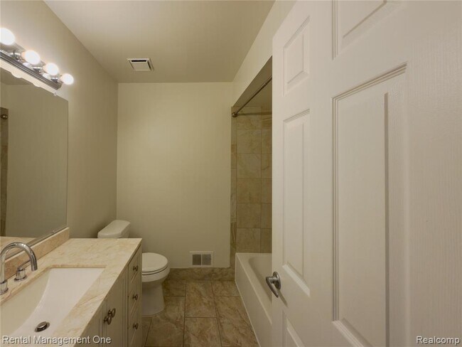 Building Photo - 11575 Lynhurst Dr