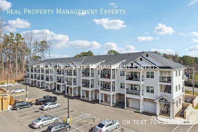 Building Photo - 14801 Statesville Rd