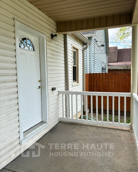 Back Porch - 59 S 15th St