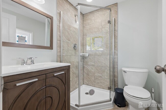 Building Photo - 327 Main St