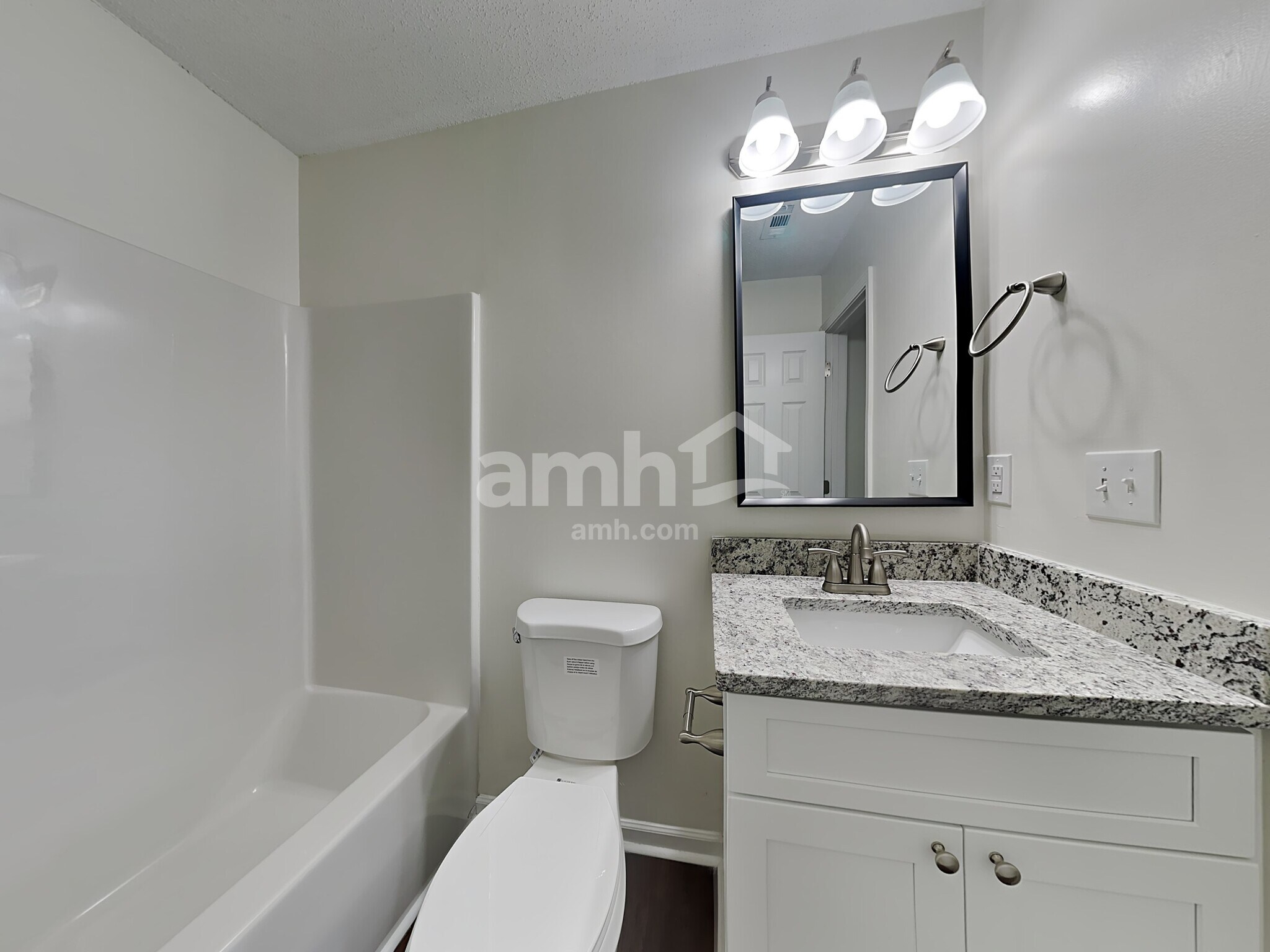 Building Photo - 215 Creekview Dr
