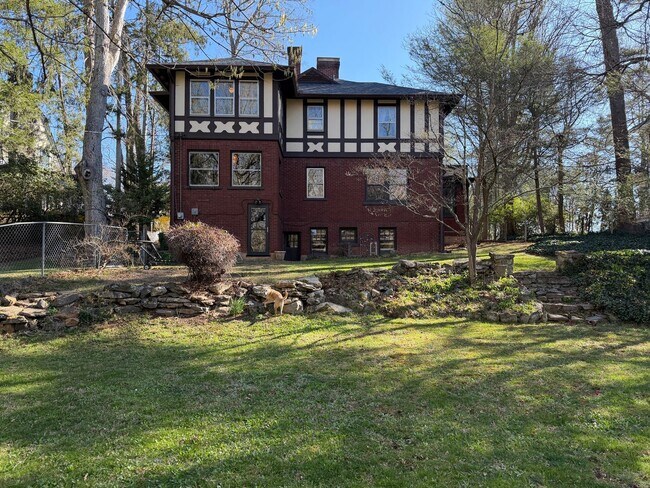 Building Photo - 224 Pearson Dr