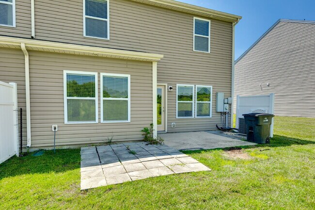 Building Photo - 826 Summerlake Dr
