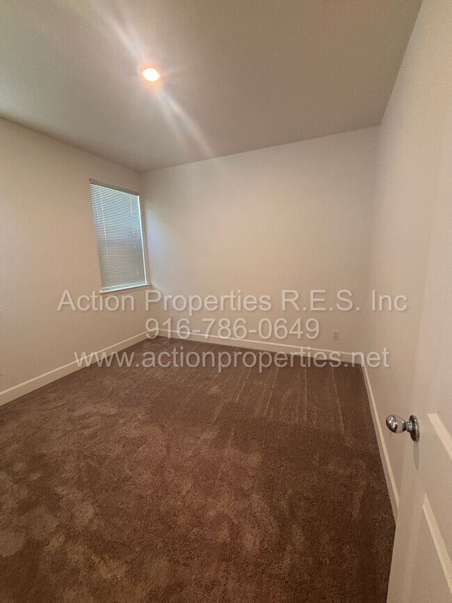 Building Photo - 1611 Lion St