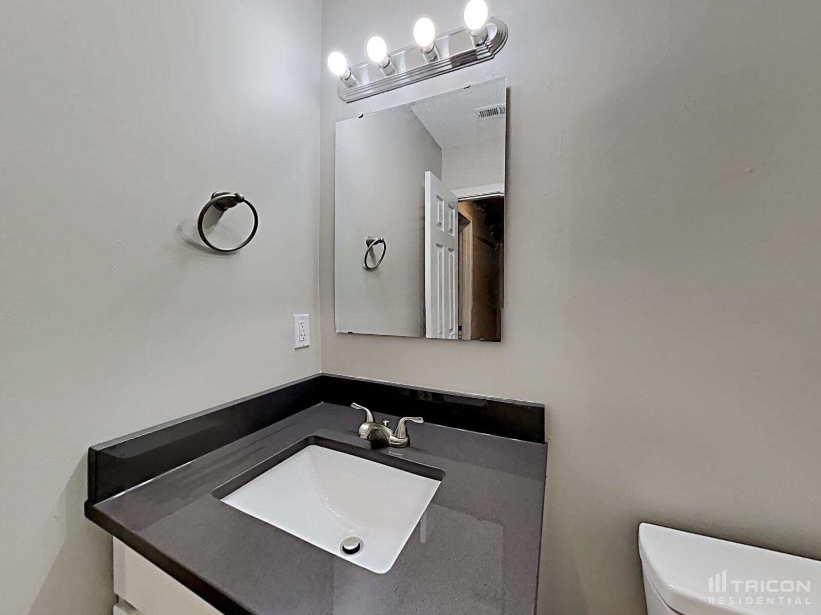 Building Photo - 5203 Grass Ridge Dr