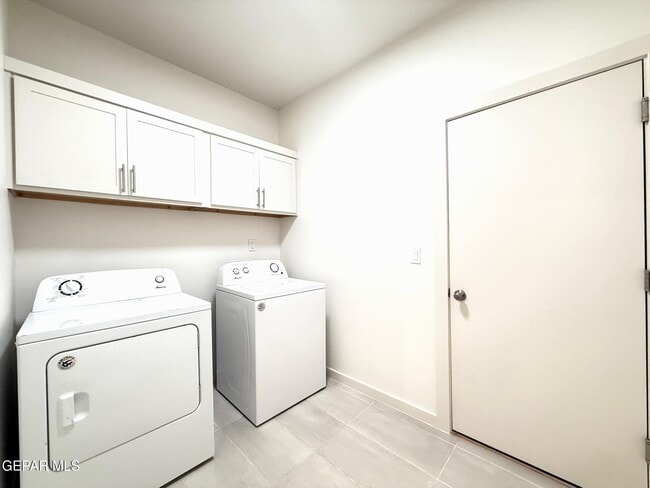 Building Photo - 7792 Enchanted Pk Dr