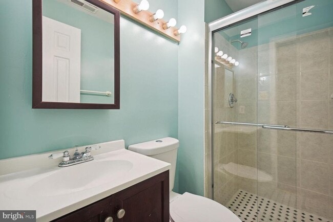 Building Photo - 3010 Mozart Dr