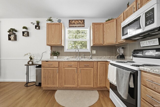 Building Photo - 4953 Lahmeyer Rd