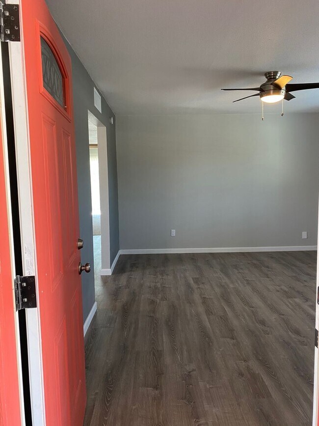 Interior Photo - La Vie