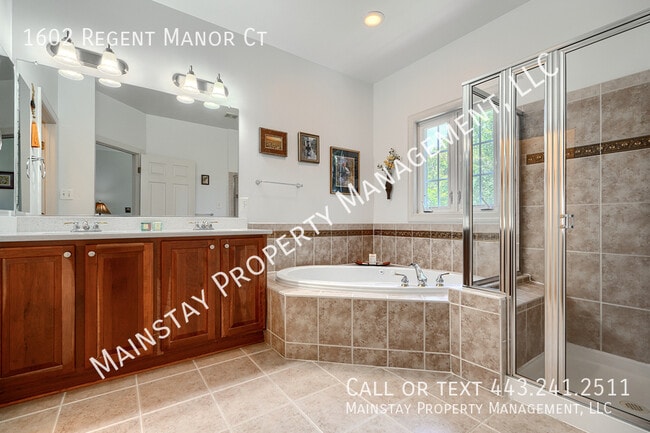Building Photo - 1602 Regent Manor Ct