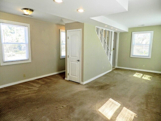 Building Photo - Come live at the Bay! Two Bedroom Willoughby Beach Cottage Available August 1st
