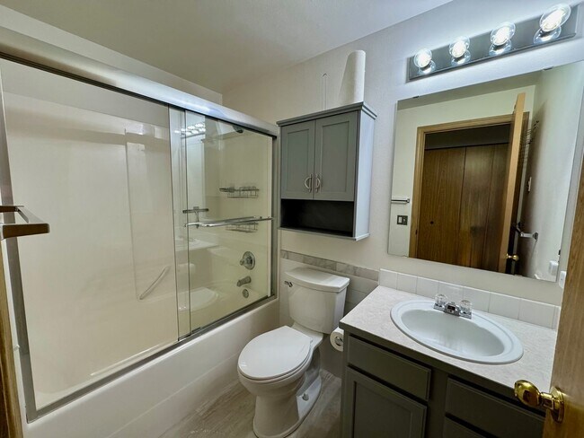 Building Photo - 3 bed/2 bath with BONUS room