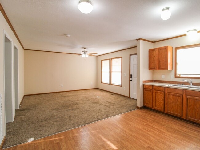 Building Photo - 130 Meadows Ln