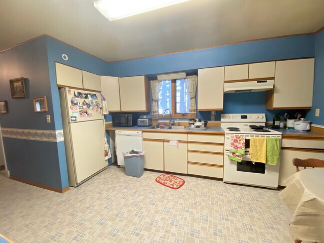 Building Photo - 2910 Mill Bay Rd