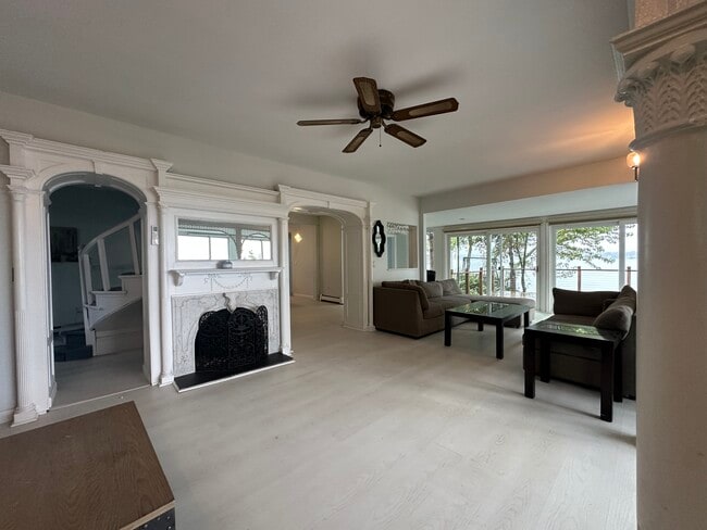 Building Photo - 2 Narragansett Ave