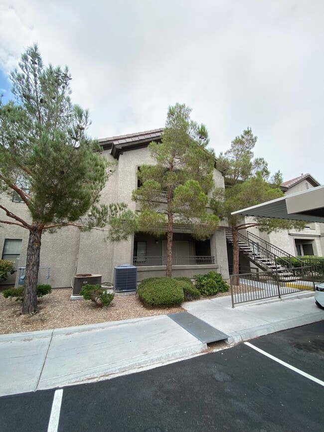 Building Photo - 8250 N Grand Canyon Dr